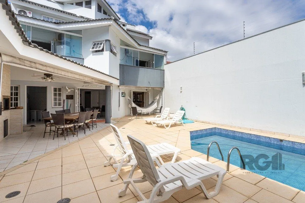 Imagem casa sobrado no Alto Petrópolis de 5 dormitórios e 3 vagas