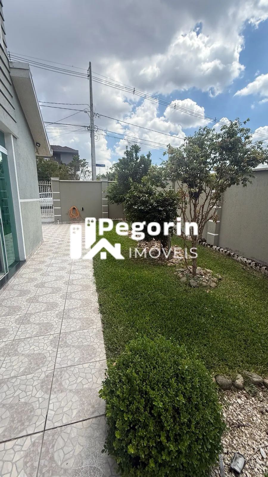 Imagem Sobrado Triplex 04 quartos sendo 02 suítes 200M²