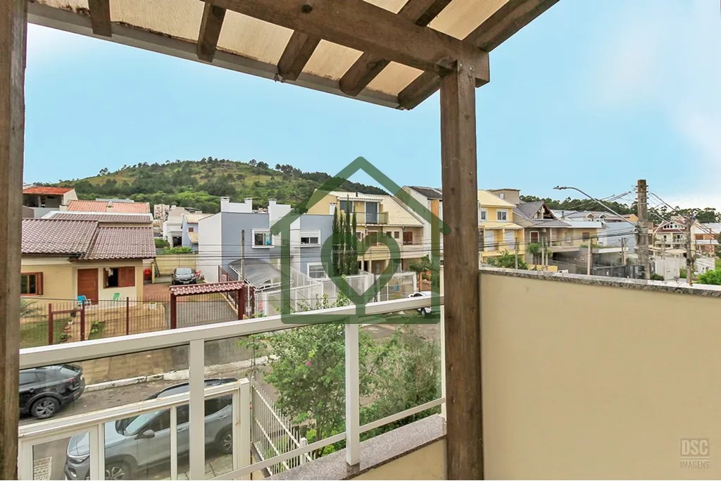 Imagem Excelente Oportunidade de sobrado com frente leste e fundos oeste, piso de porcelanato, escadas reve...