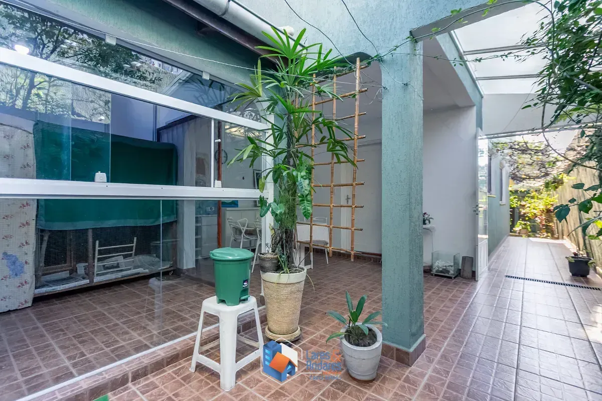 Imagem Sobrado para venda em Jardim Santo Antoninho com 3 quartos, sendo 3 suítes, 150m²