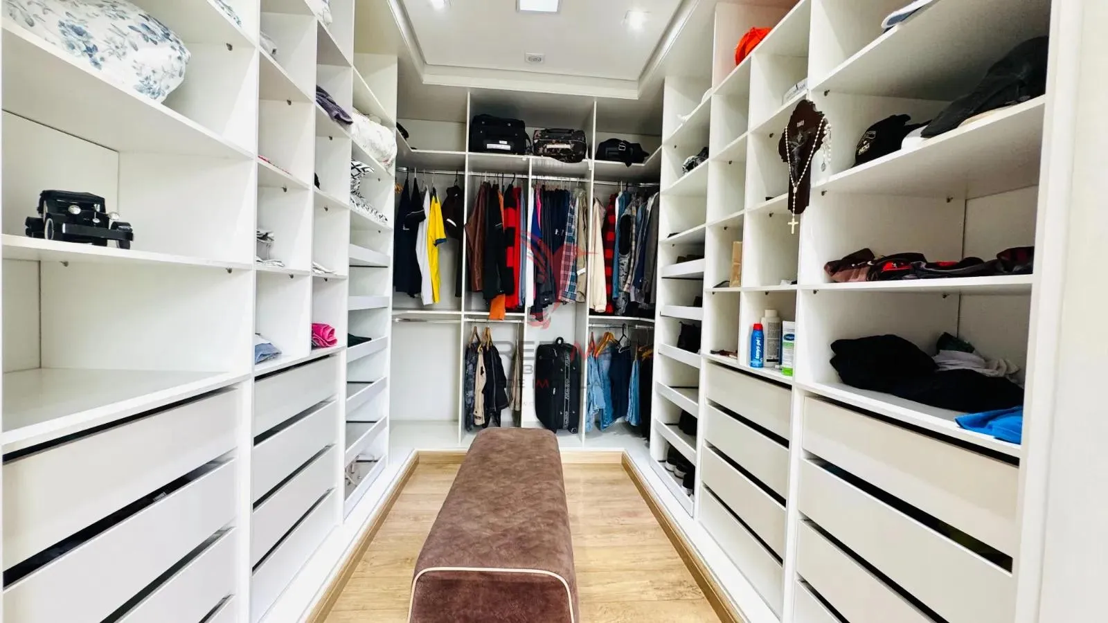 Imagem CASA COM 4 SUITES e 3 Vagas de Garagem,A VENDA em Pompéia , Piracicaba EM CONDOMÍNIO