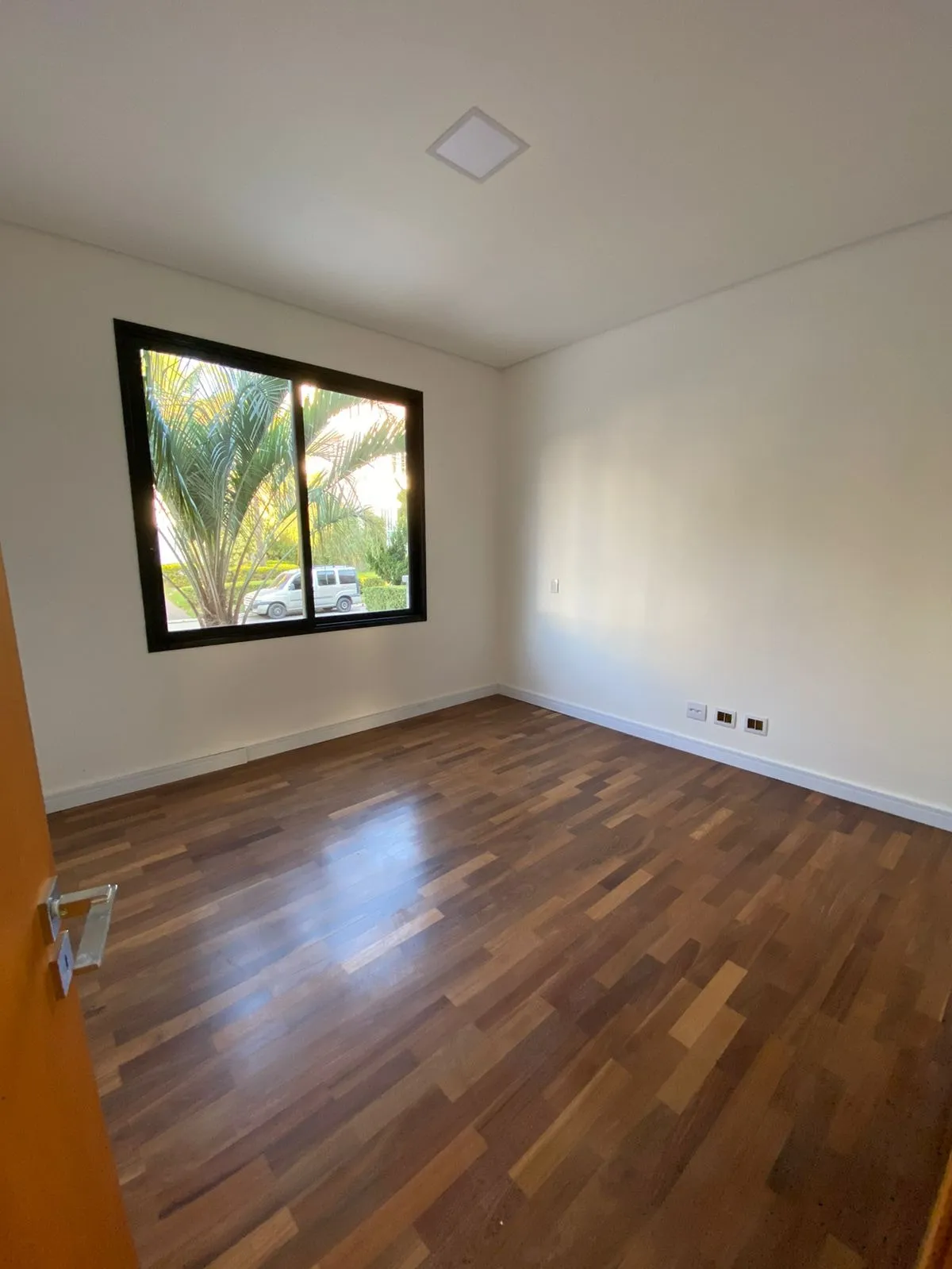 Imagem LINDA CASA NO RESIDENCIAL ALPHAVILLE TAMBORÉ 3 COM 750M²!!!