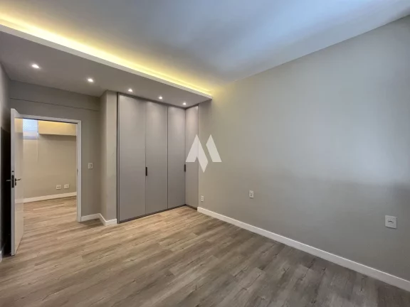 Imagem Apartamento Alto Padrão à venda com 3 suítes e Vista Parcial para o Mar no Boqueirão em Santos/SP