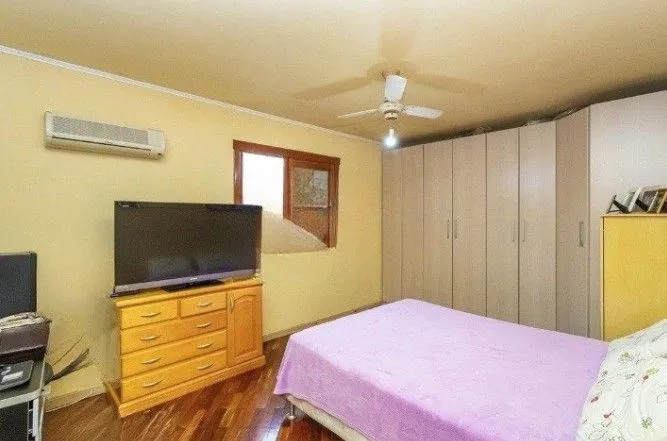 Imagem Casa com 2 dormitórios ,sendo 1 suíte para venda no bairro Tristeza em Porto Alegre/RS.