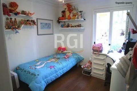 Imagem Casa para Venda - 485m², 3 dormitórios, sendo 1 suites, 4 vagas - Teresópolis