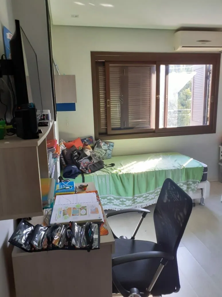 Imagem Casa quatro dormitórios ( 1 suíte) garagem ( 2 carros)