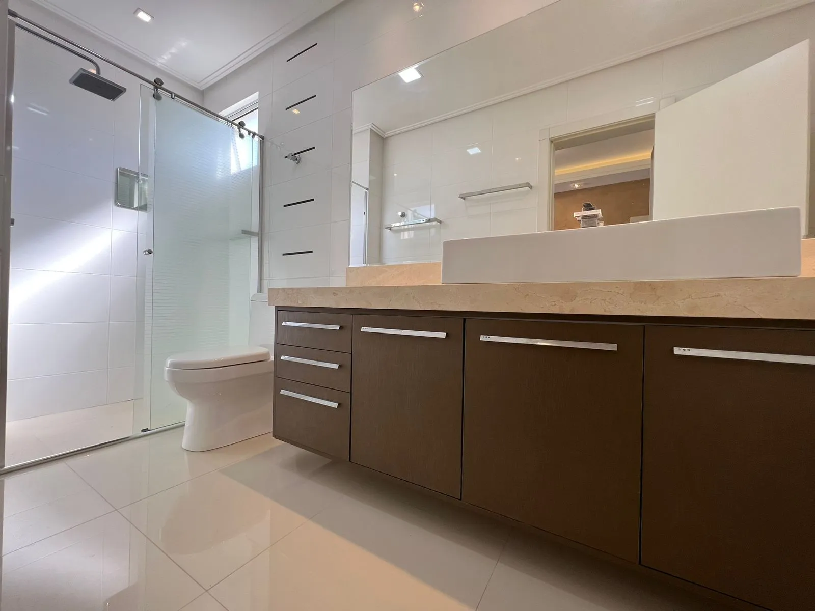 Imagem Apartamento com vista para o mar à venda com 178m2 por R$ 2.880.000,00
