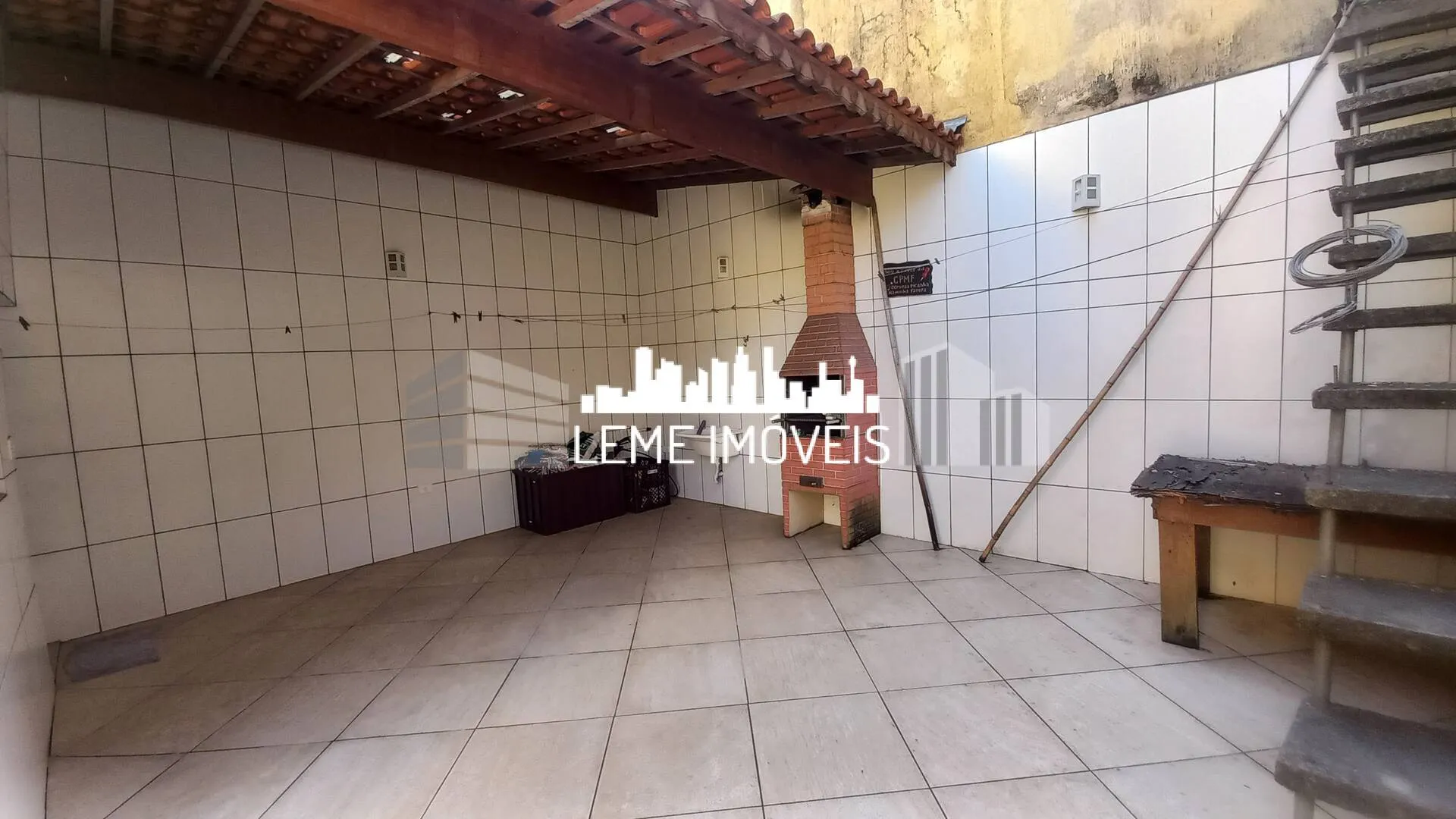 Imagem SOBRADO COM "02" (DOIS) DORMITÓRIOS, "01" (UMA) SALA, "01" (UMA) COZINHA COM ARMÁRIO PLANEJADO E M...