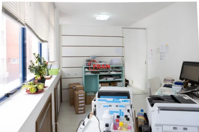 Imagem Belissima Sala Comercial com 45m² no Centro de Florianópolis