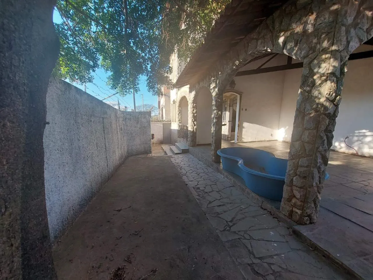 Imagem 4 VAGAS+ 5 QUARTOS +3 SUÍTES + 4 SALAS+ RESIDENCIAL OU COMERCIAL+VALOR DO M² MUITO ATRATIVO!!!!!!!!