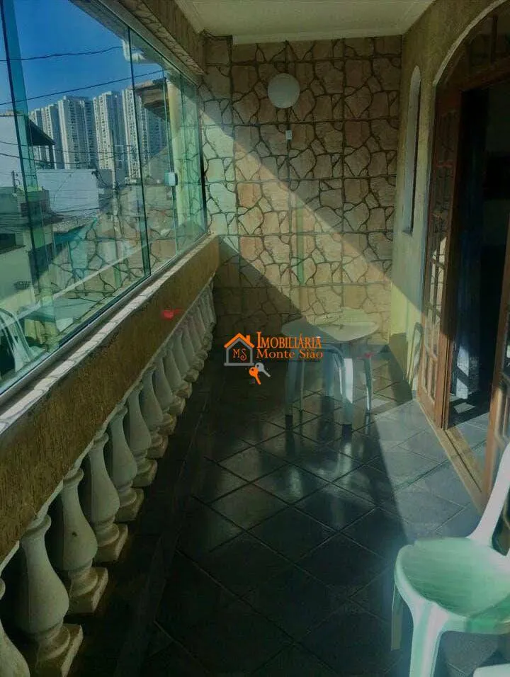 Imagem Sobrado a Venda no Bairro Jardim moreira bem proximo ao Shopping Maia