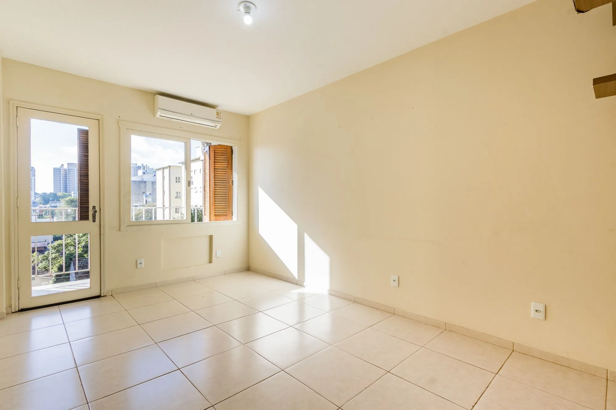 Imagem Oportunidade única: Apartamento com dois dormitórios e vaga de garagem à venda no coração do Bairro Higienópolis!