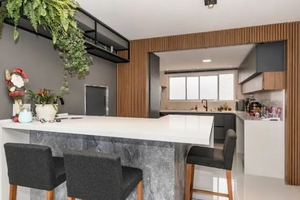 Imagem Apartamento com 3 suítes e 161m² à venda em Petrópolis, Porto Alegre.