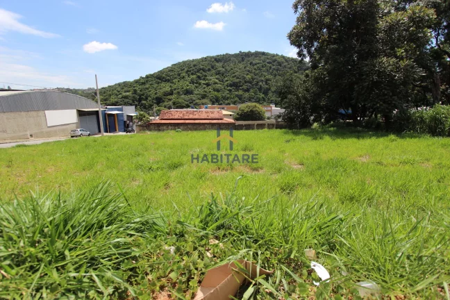 Imagem Terreno de esquina com 1.572 m2 no centro de Ibirité