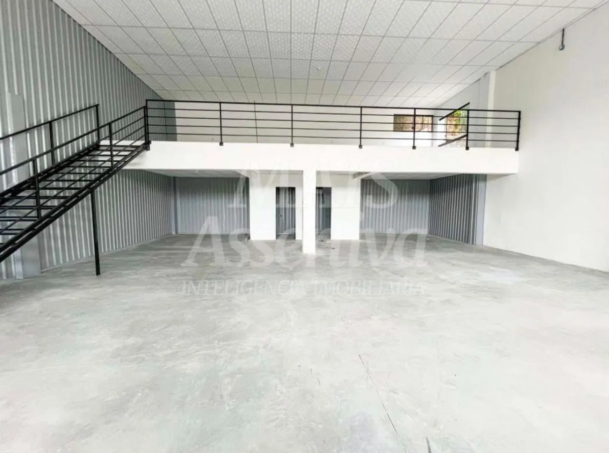 Imagem Ótimo prédio comercial com mezanino para locação no bairro Guarani