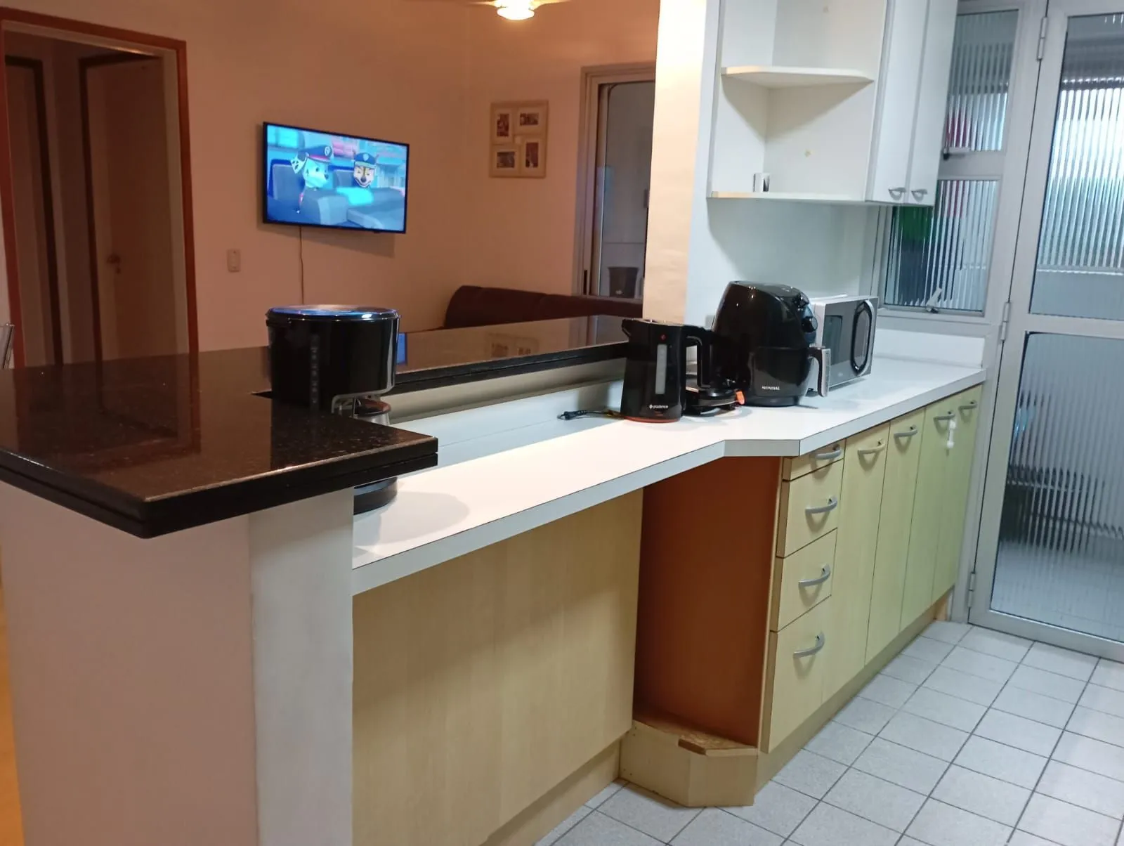 Imagem Apartamento com 02 quartos e 01 vaga coberta no Bairro Menino Deus, Porto Alegre