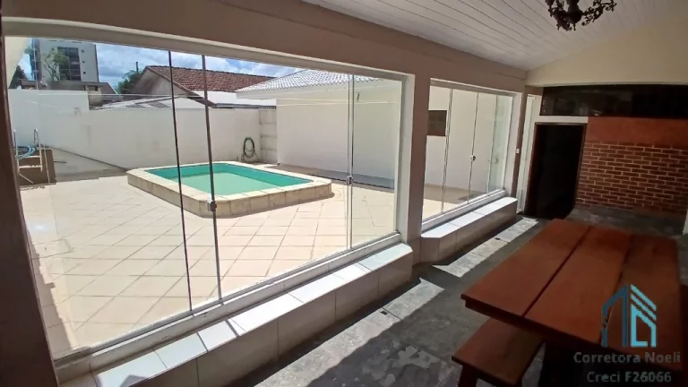 Imagem Casa térrea 04 quartos, edícula, ático, quintal, piscina, no Boa Vista em Curitiba PR