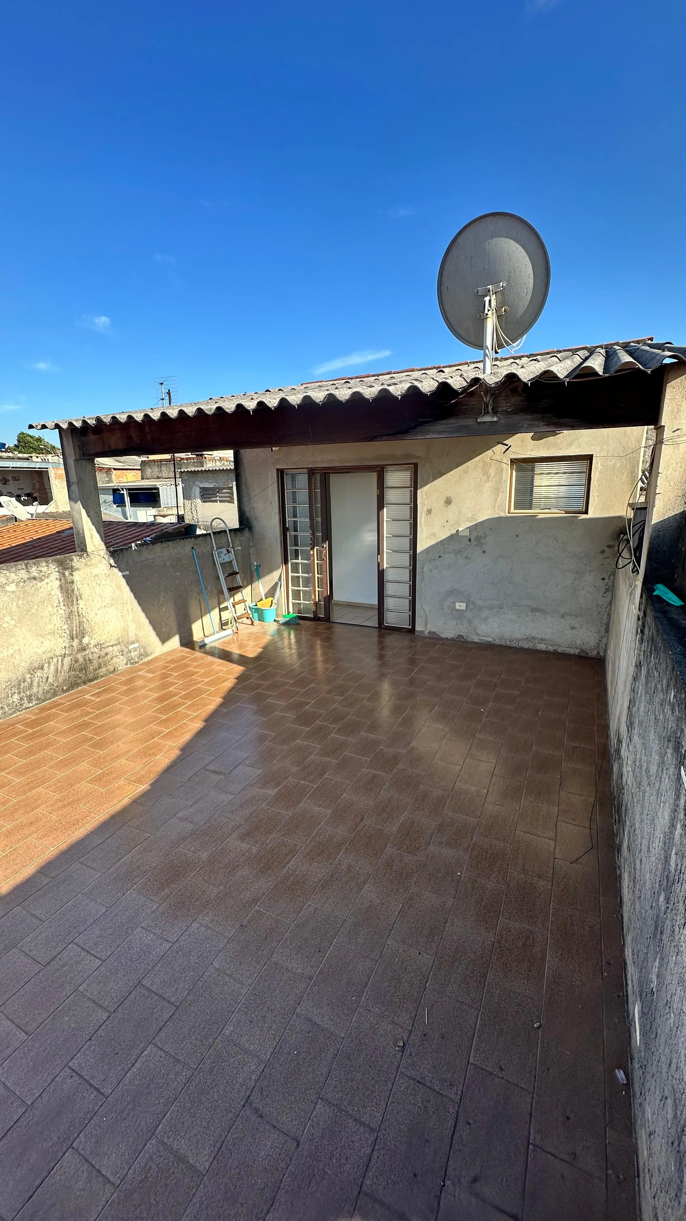Imagem Espaçoso Sobrado de 3 Andares no Bairro São Conrado