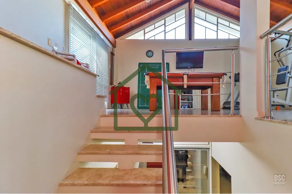 Imagem Descubra o luxo e conforto desta magnífica casa de 4 quartos e 6 banheiros, localizada na Tristeza....