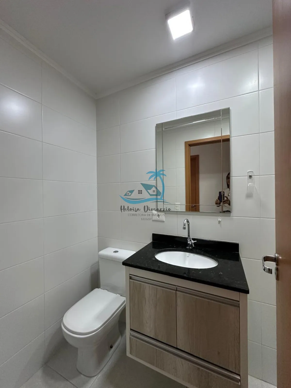 Imagem Excelente apartamento mobiliado a venda nas Toninhas, 250 metros do mar em Ubatuba.