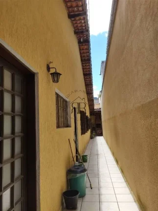 Imagem Venha conhecer a sua nova casa dos sonhos! Localizada em um bairro tranquilo e residencial, esta lin...