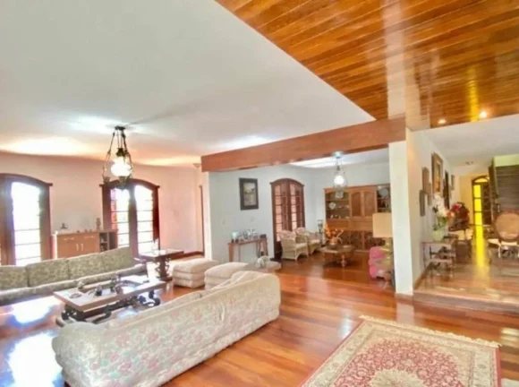Imagem EXCELENTE CASA NO MANGABEIRAS COM 05 QUARTOS,02 SUÍTES E 04 VAGAS.