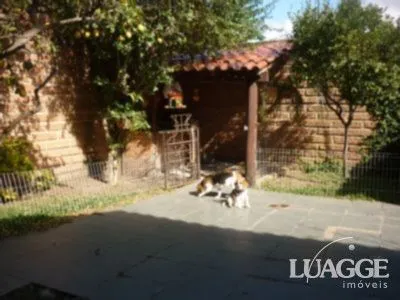 Imagem casa com 4 dormitórios, sendo uma suíte , e 530 area privativa
