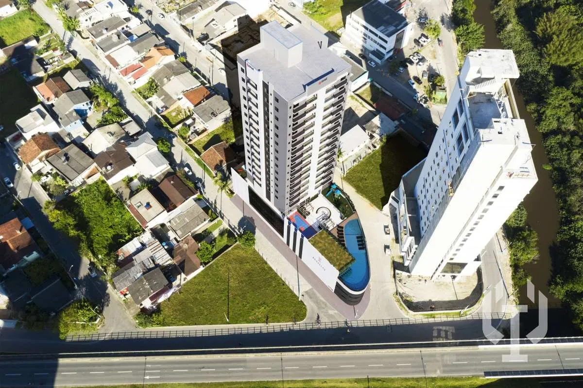 Imagem Apartamento com 2 suítes e 2 vagas de garagem em Meia Praia