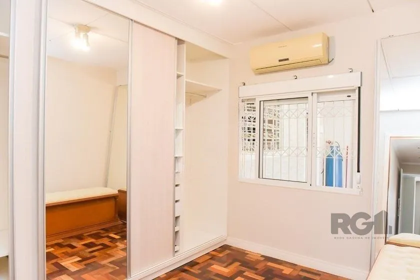 Imagem Casa de 197m² - 5 dormitórios, 3 vagas no bairro Rubem Berta