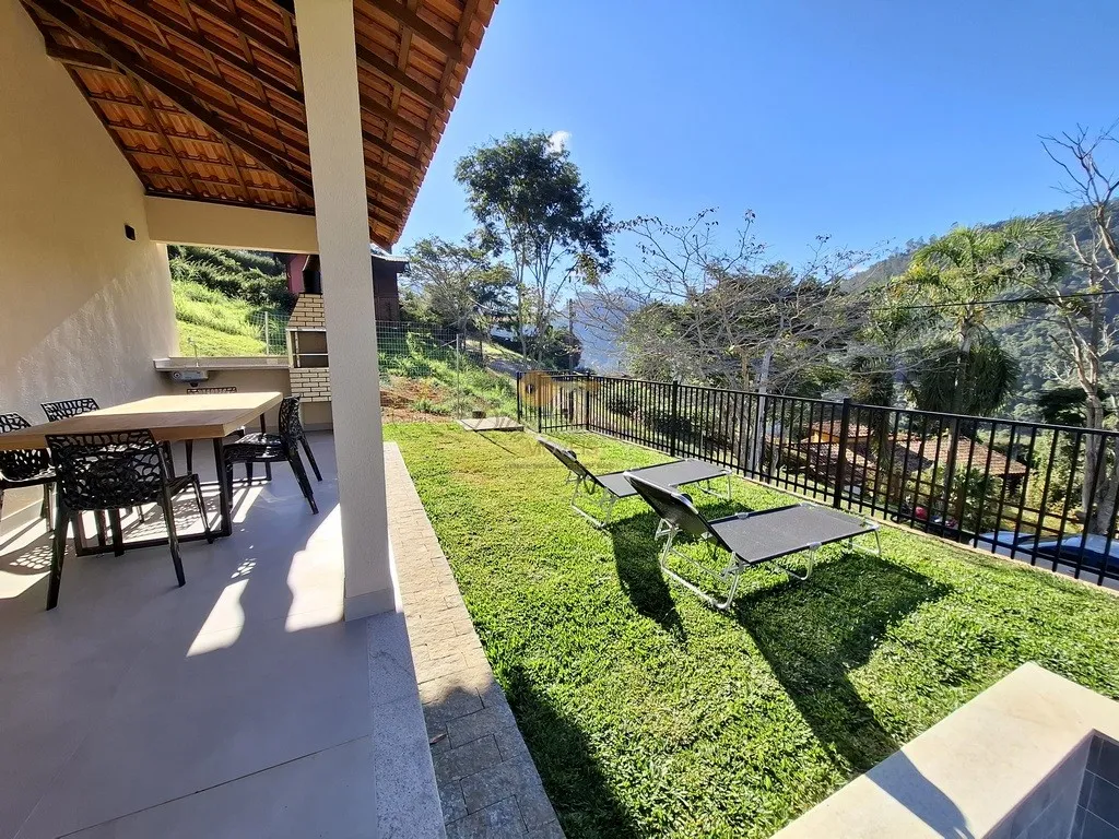 Imagem Casa em Condomínio para Venda em Teresópolis / RJ no bairro Vale Alpino