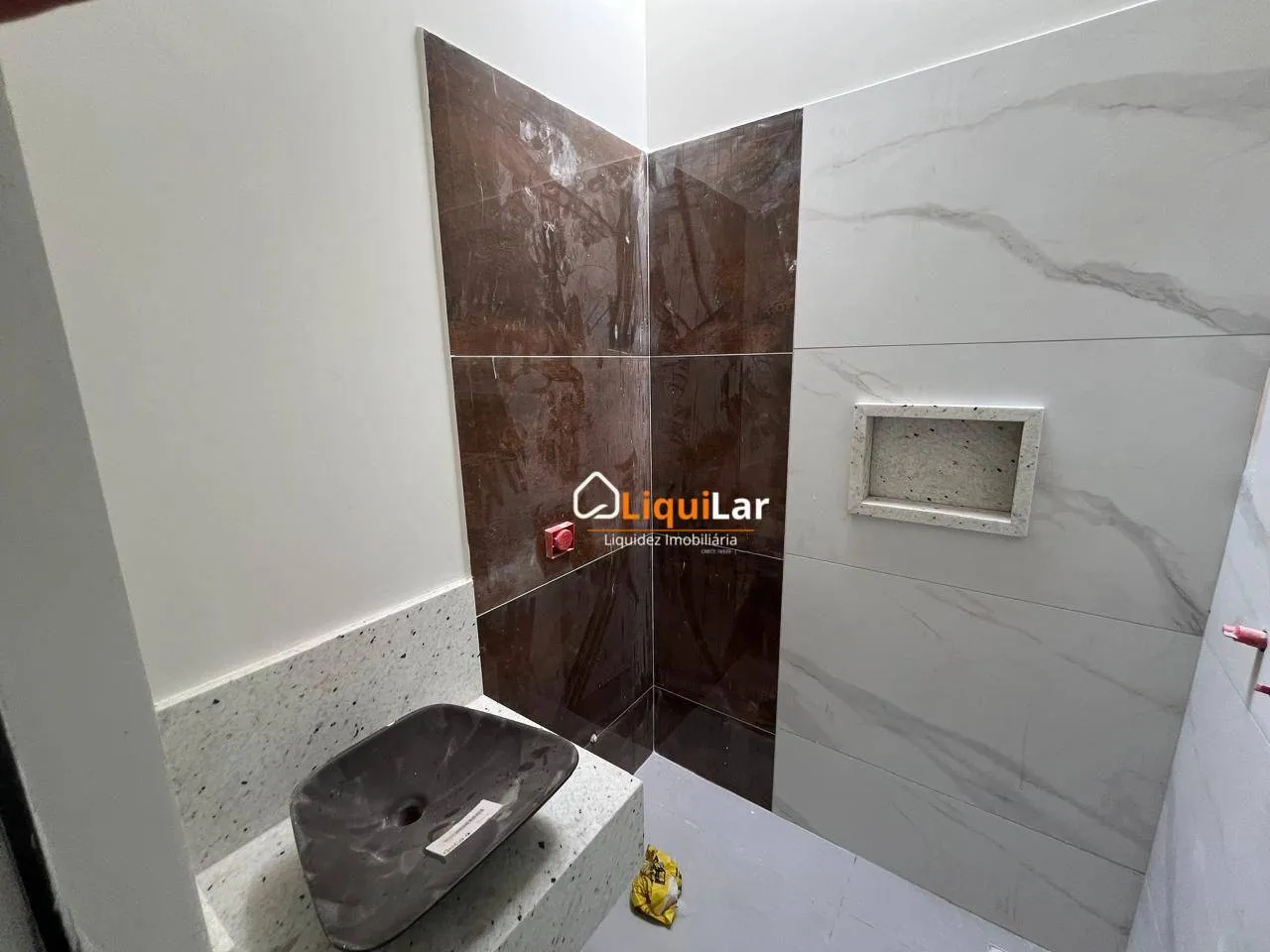 Imagem : Casa Nova à Venda na Vila Carlota com 2 Suítes e Piscina