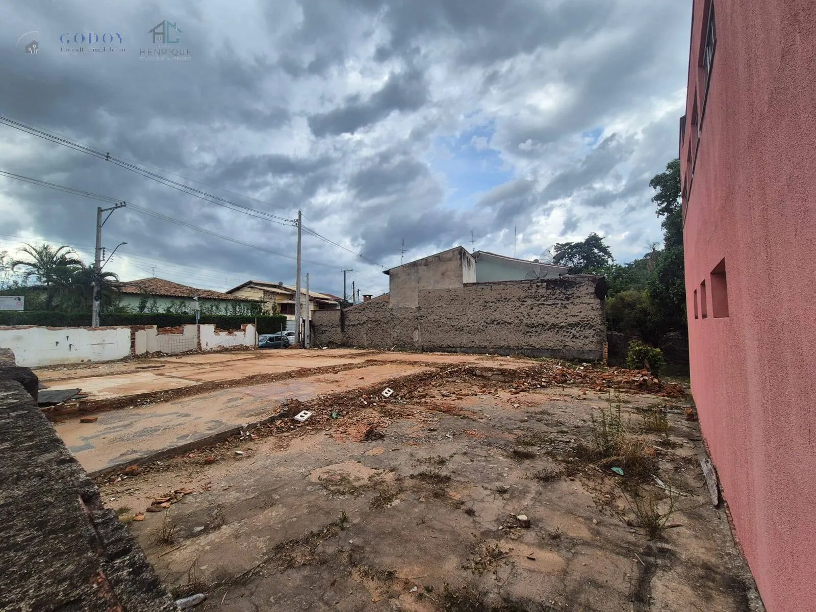 Imagem Terreno de Esquina com Alta Visibilidade - Ideal para Empreendimento!