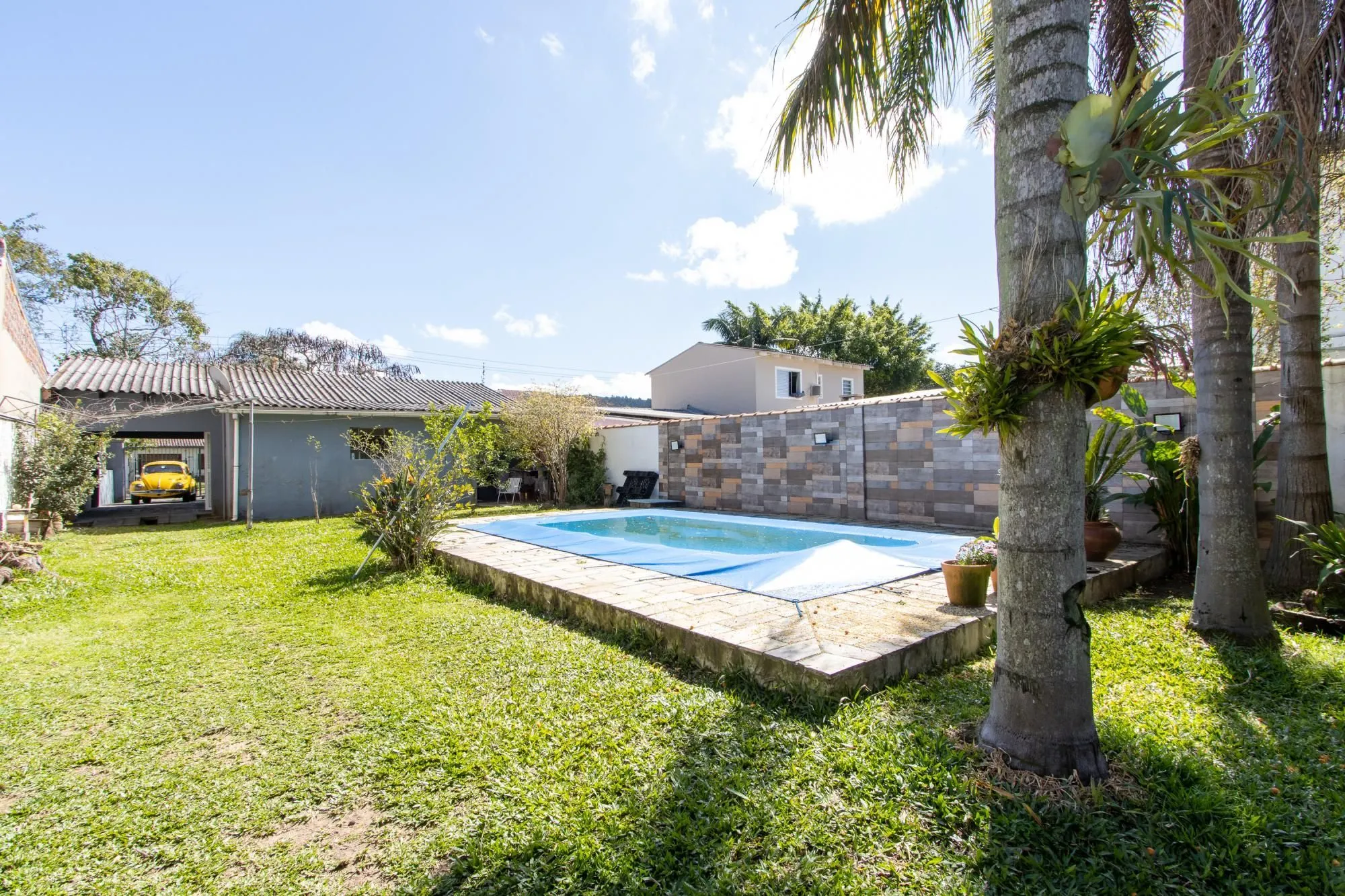 Imagem Sobrado amplo com 4 dormitórios com piscina e casa extra no mesmo terreno - Hípica