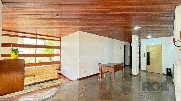 Imagem Apartamento com 3 Dormitórios, Suíte e Sacada e 1 vaga - 115m² - Petrópolis
