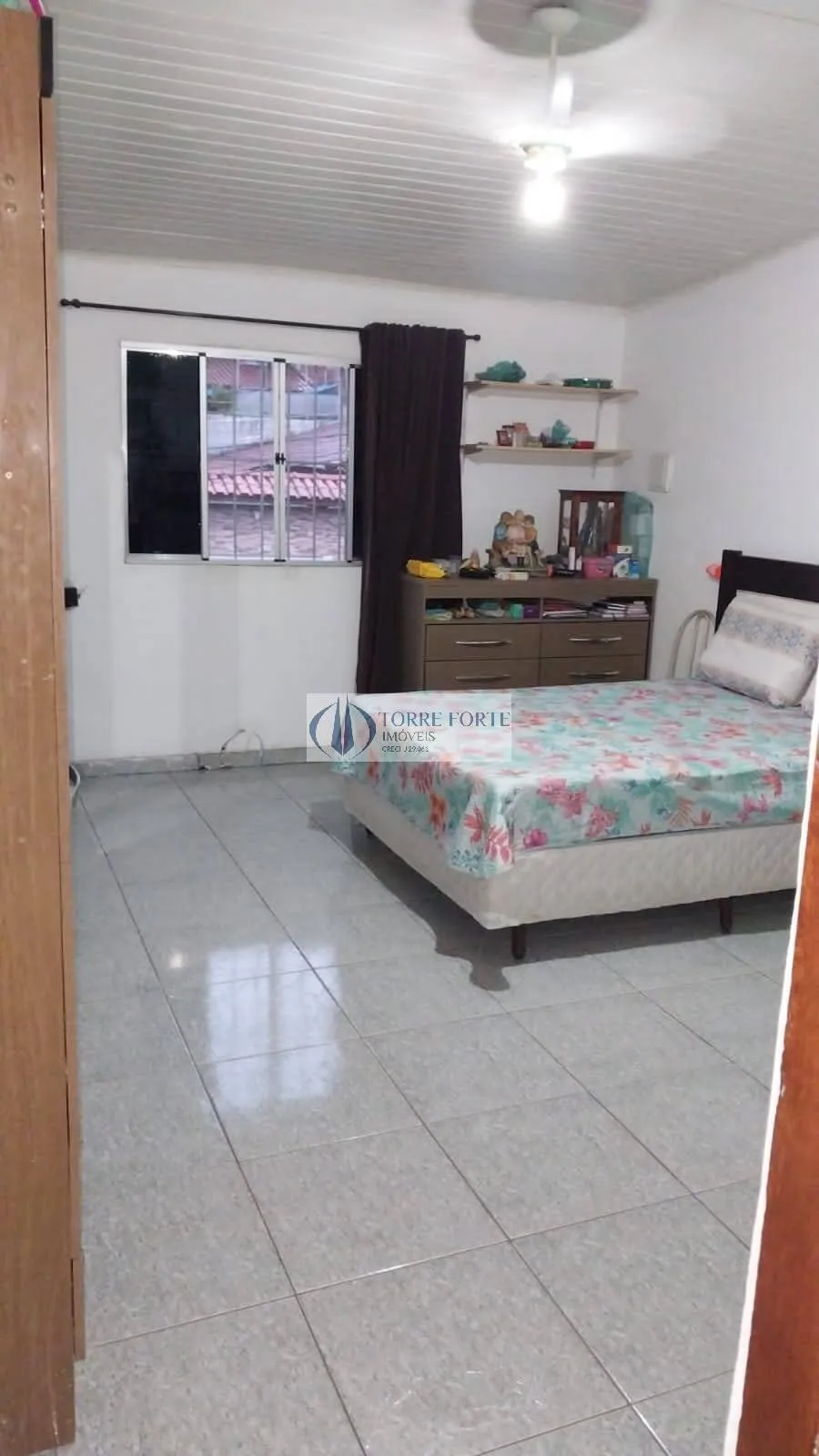 Imagem Sobrados com 8 dormitorios 4 suites 2 vagas cobertas na Penha.