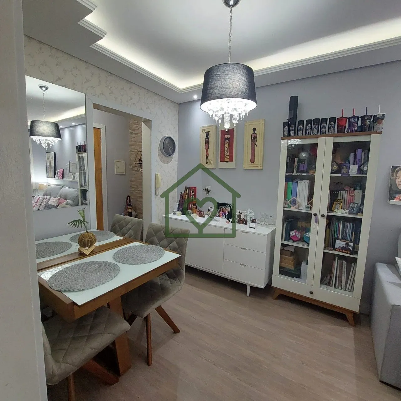 Imagem Excelente oportunidade para quem busca um apartamento no bairro Santana, em Porto Alegre.

O imóvel...