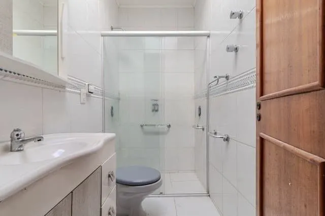 Imagem Casa com 04 quartos no Bairro : Partenon em Porto Alegre/RS