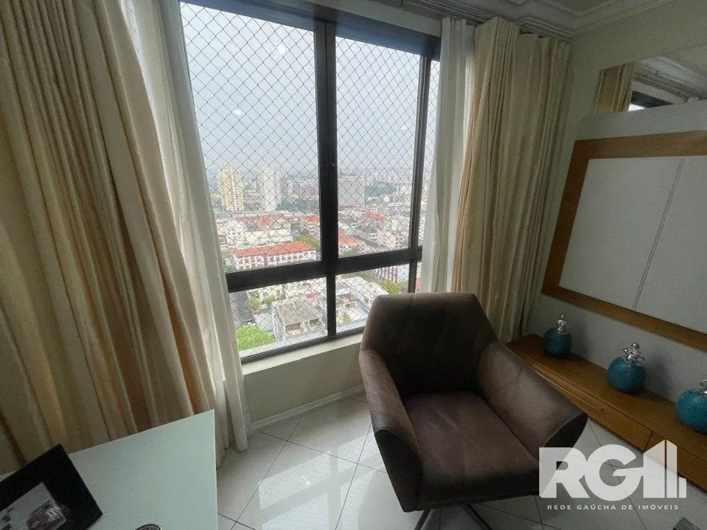 Imagem Apartamento com 3 dormitórios, 1 suíte, lavabo, 2 vagas cobertas, semimobiliado, churrasqueira e lareira.