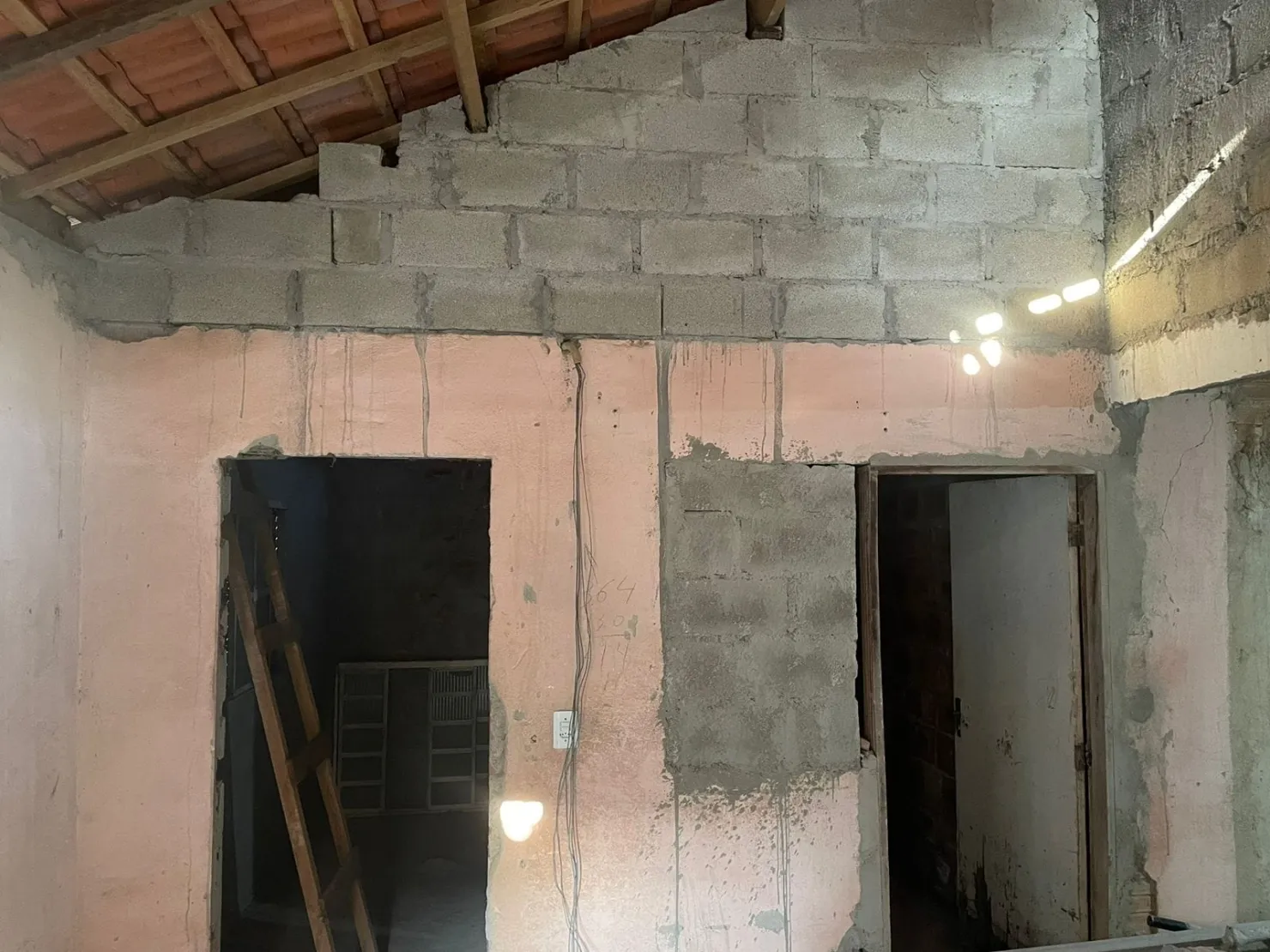 Foto do imóvel Chácara à venda 2 Quartos, 5 Vagas, 500M², Parque Shangrilá, Pindamonhangaba - SP