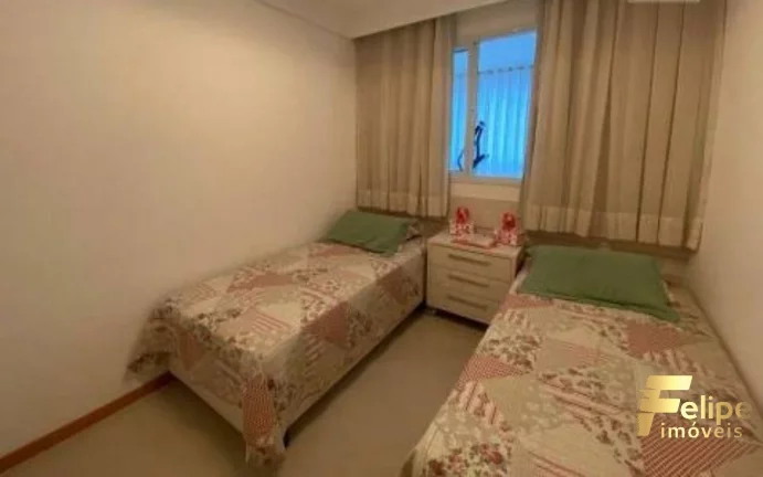 Imagem EXCELENTE OPORTUNIDADE! Cobertura duplex com vista para o mar, nada quadra da Praia de Itaparica.