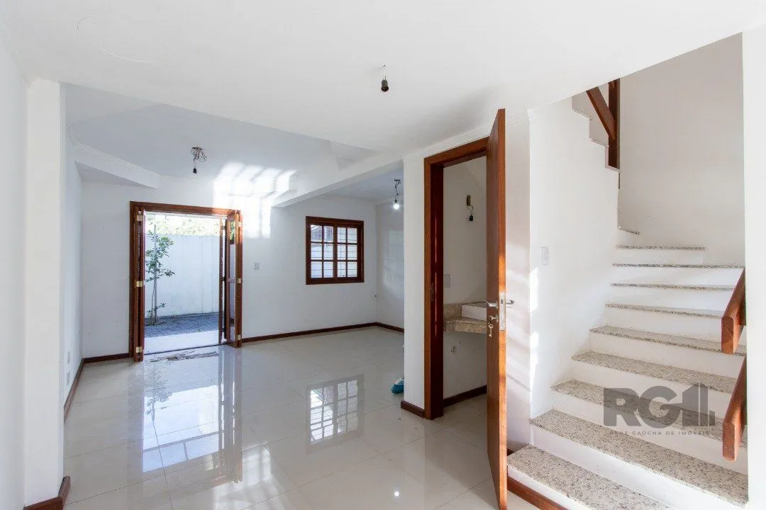 Imagem Casa para Venda - 120m², 3 dormitórios, sendo 1 suites, 1 vaga - Guarujá