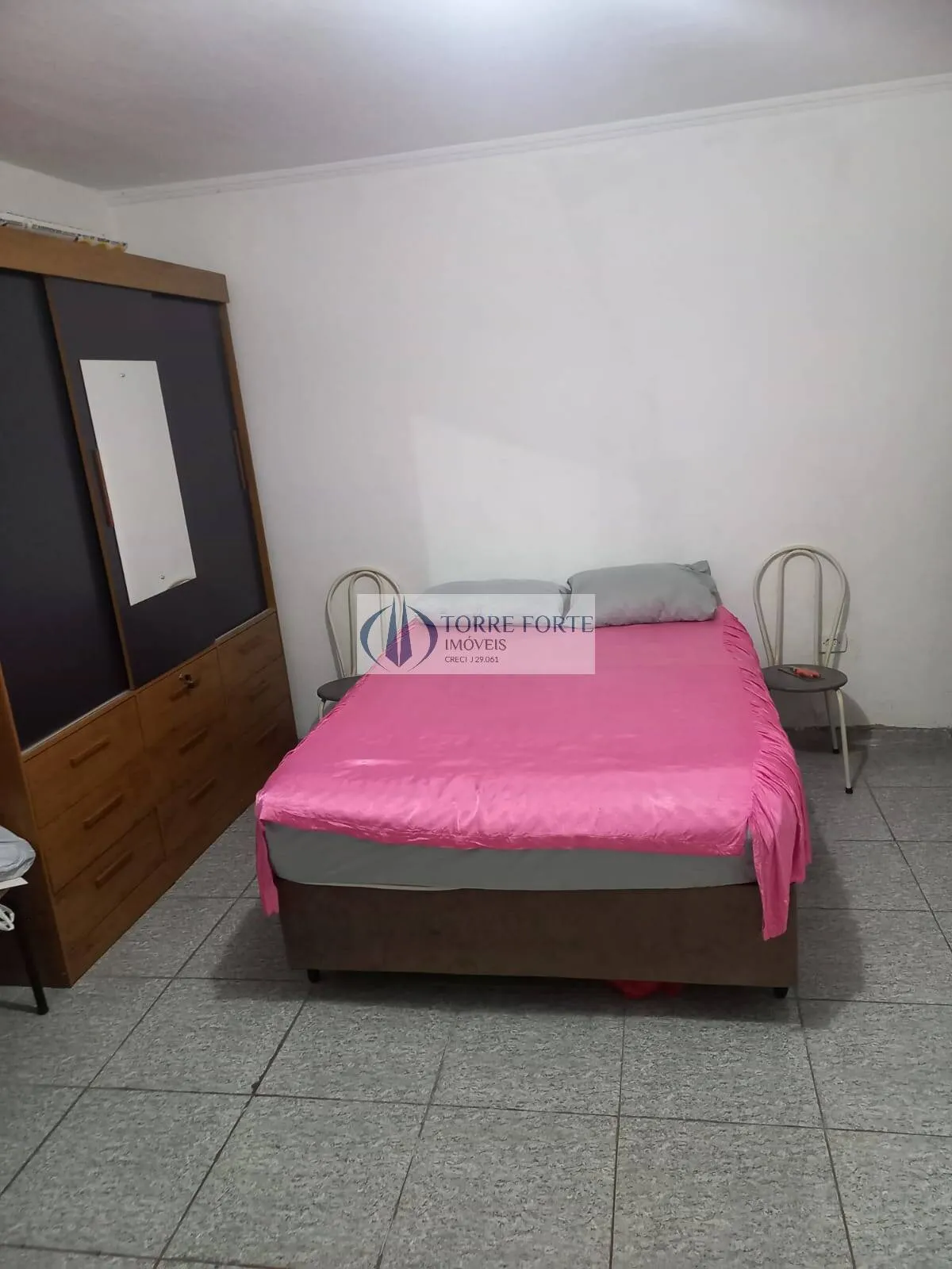 Imagem Sobrados com 8 dormitorios 4 suites 2 vagas cobertas na Penha.