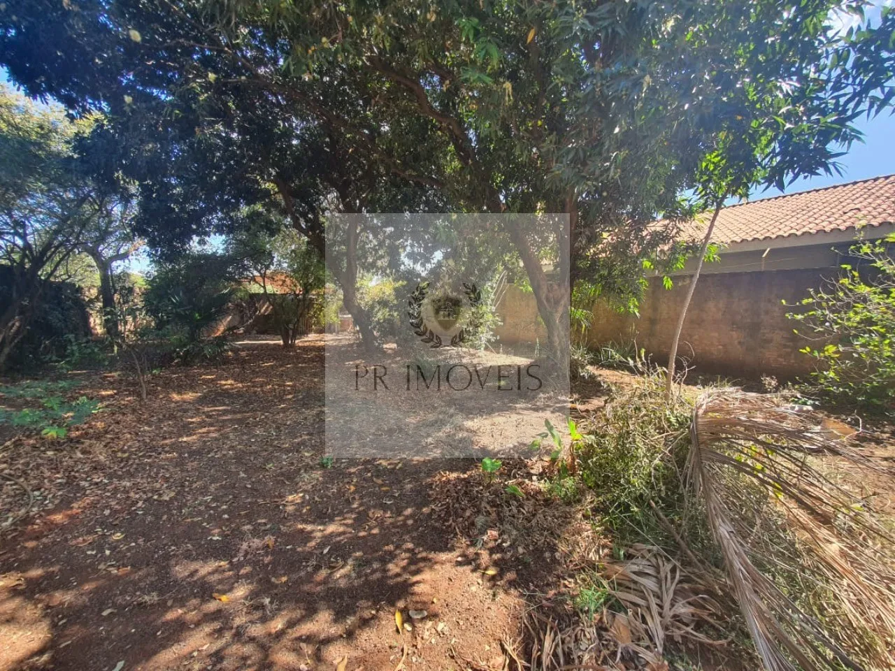 Foto do imóvel Casa à venda em Araraquara-SP, Vila Nossa Senhora do Carmo: 1 quarto, 1 sala, 1 banheiro, 3 vagas de garagem, 50 m² de área.