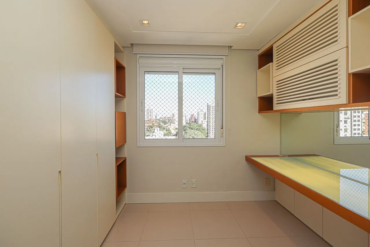 Imagem Apartamento de 3 quartos, 3 suítes, com 02 garagens individuais no Bairro Petrópolis, próximo a Encol.
