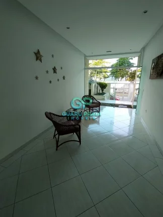 Imagem Apartamento Padrão com sacada gourmet à 300m da praia.