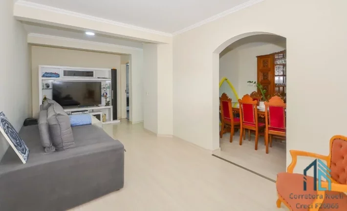 Imagem Sobrado 03 quartos c/suíte, ático, espaço nos fundos, no Tingui em Curitiba PR