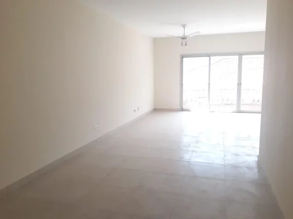 Imagem Apartamento amplo, muito bem localizado no Centro com excelente estrutura, com 3 dormitórios, todos...