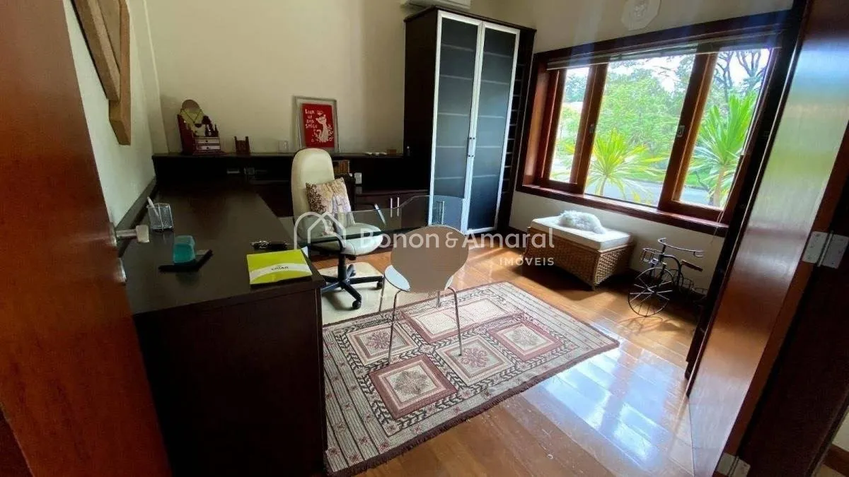 Imagem Casa em condomínio com 500 m² e 5 quartos
