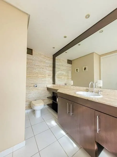 Imagem Apartamento 94m² - semi mobiliado, 2 dormitórios, 1 suíte, terraço e 2 vagas de garagem no Moinhos de Vento