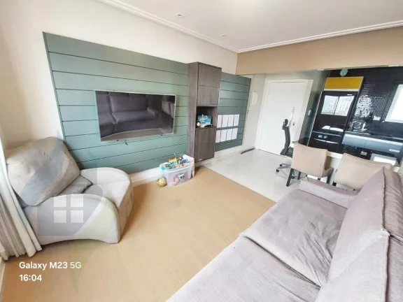 Imagem Apartamento Lindo, Reformado, 2 dorms, 1 banheiro, 1 vaga coberta